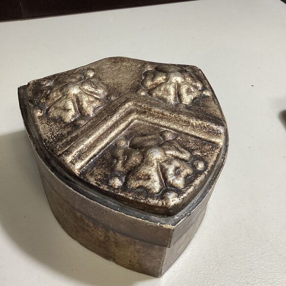 Crested Medieval Silvertone Cardboard Renaissance Cosplay Snuff Trinket Box - Picture 5 of 7